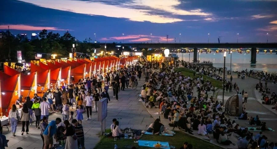 Yeouido là khu vực chợ đêm quốc tế nằm tại Công viên Yeouido Hangang