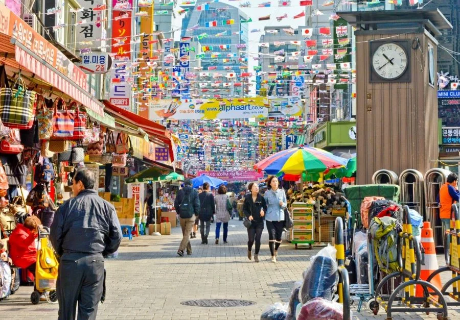 Chợ Namdaemun là một ngôi chợ truyền thống với nhiều mặt hàng được bày bán