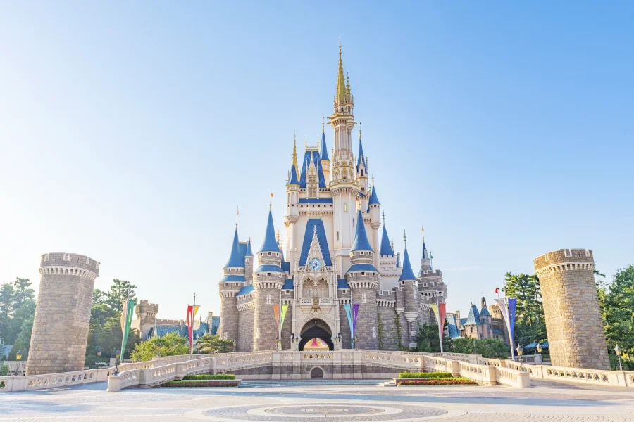 Tokyo Disneyland là một trong những khu vui chơi nổi tiếng mà bạn nhất định phải đến khi đi du lịch Nhật