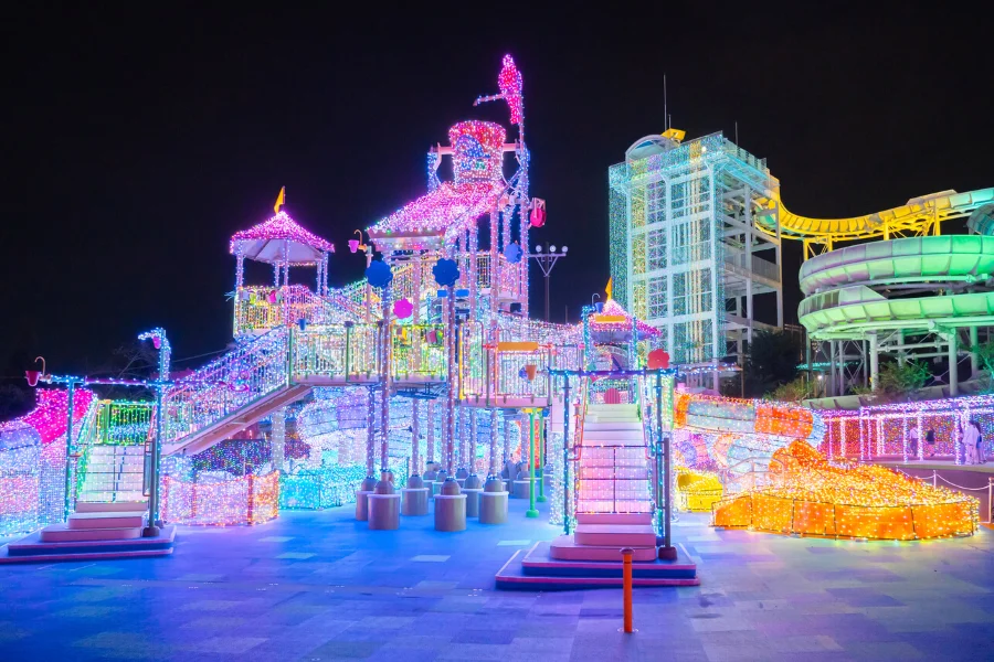 Lễ hội ánh sáng Yomiuri Land Jewellumination sử dụng nhiều hiệu ứng đèn khác nhau để tạo nên một không gian đẹp mắt và độc đáo