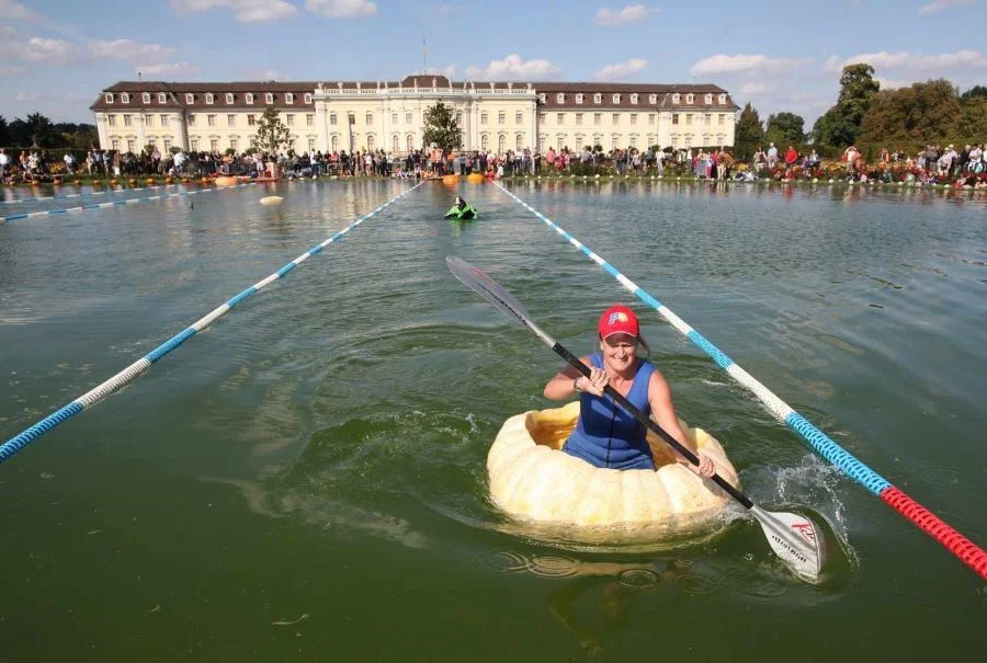 Hoạt động đua thuyền bí ngô khổng lồ đầy thú vị tại lễ hội Ludwigsburg