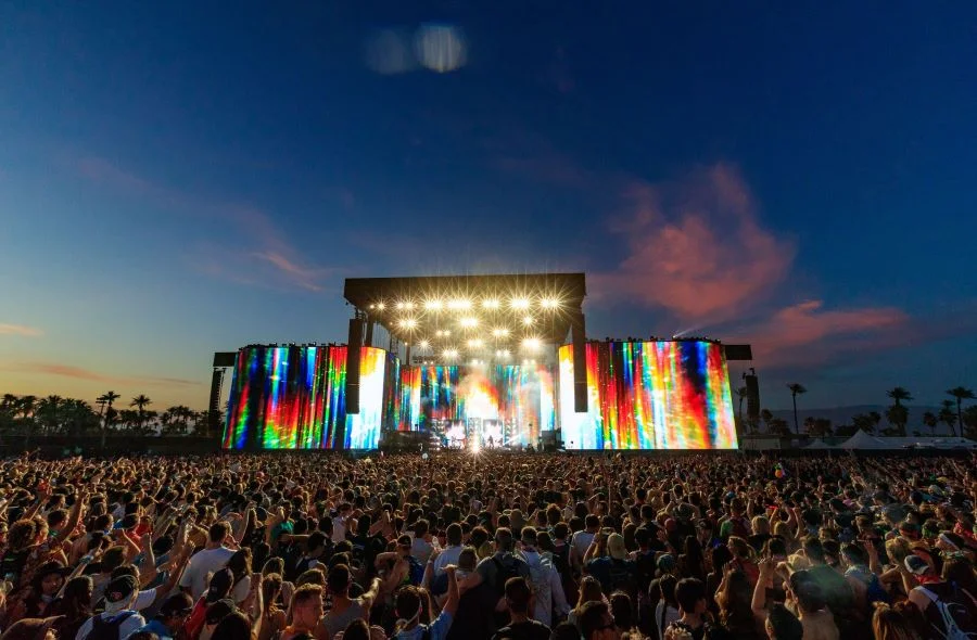 Lễ hội Coachella là một trong những lễ hội âm nhạc và nghệ thuật lớn nhất thế giới, được tổ chức hàng năm tại Hoa Kỳ