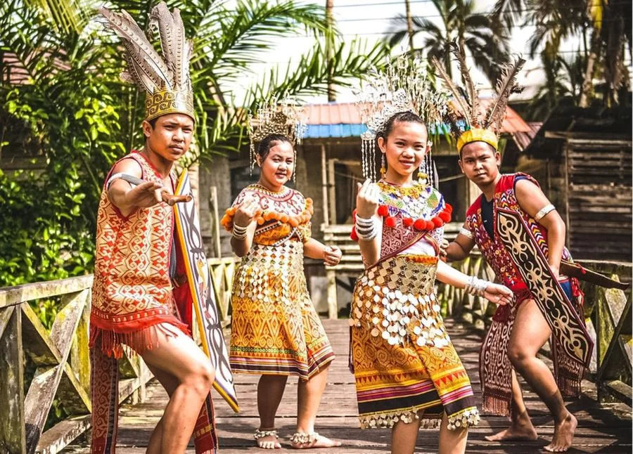 Lễ hội Sarawak Gawai thu hút một lượng lớn người dân địa phương lẫn khách du lịch nước ngoài đến tham gia