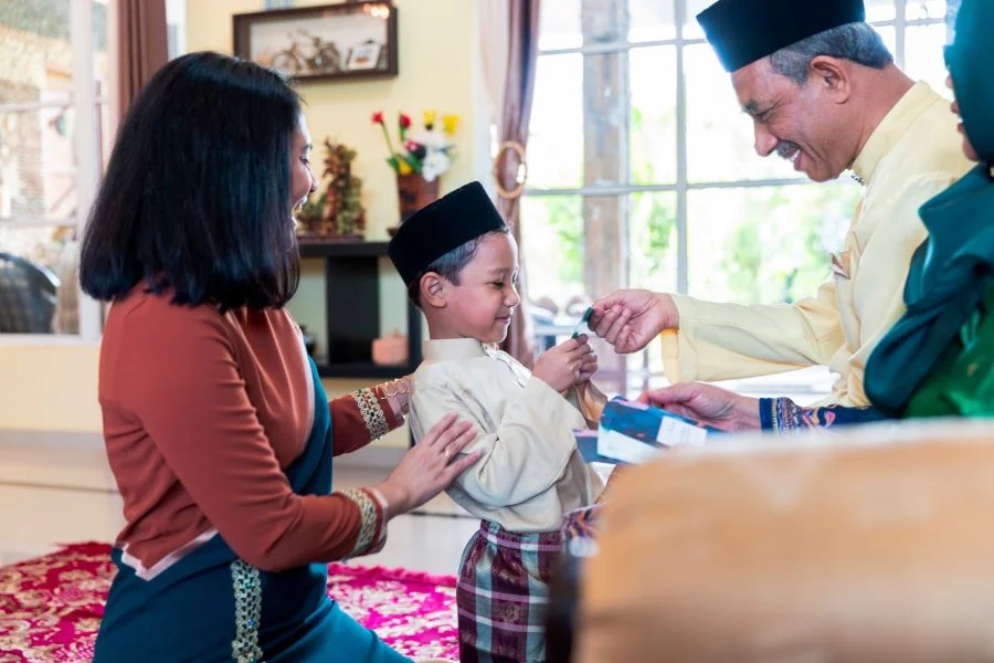 Lễ hội Hari Raya cũng là lễ hội truyền thống lớn nhất và được tổ chức hoành tráng nhất ở Malaysia