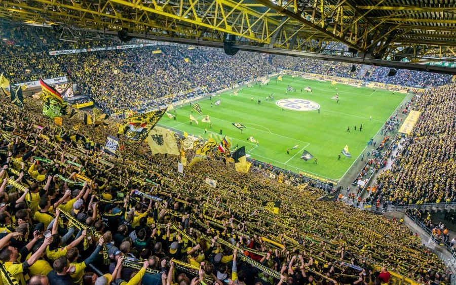 Sân vận động BVB Stadion Dortmund là sân nhà của Borussia Dortmund - một trong những đội bóng thành công nhất Bundesliga