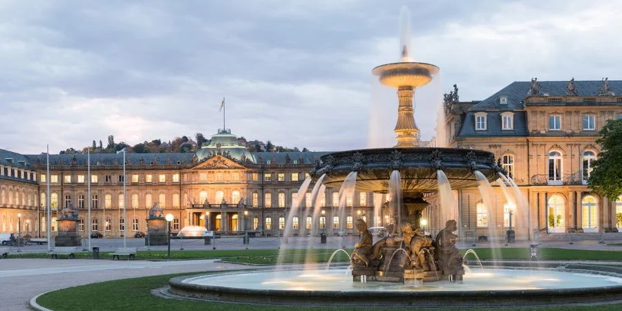 Thành phố Stuttgart gây ấn tượng với đông đảo du khách phương xa nhờ sở hữu vẻ đẹp cổ điển đặc trưng 