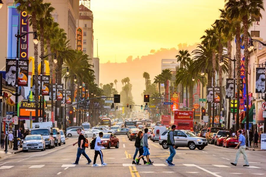 Sự tấp nập, đông đúc và hiện tại tại Bang California