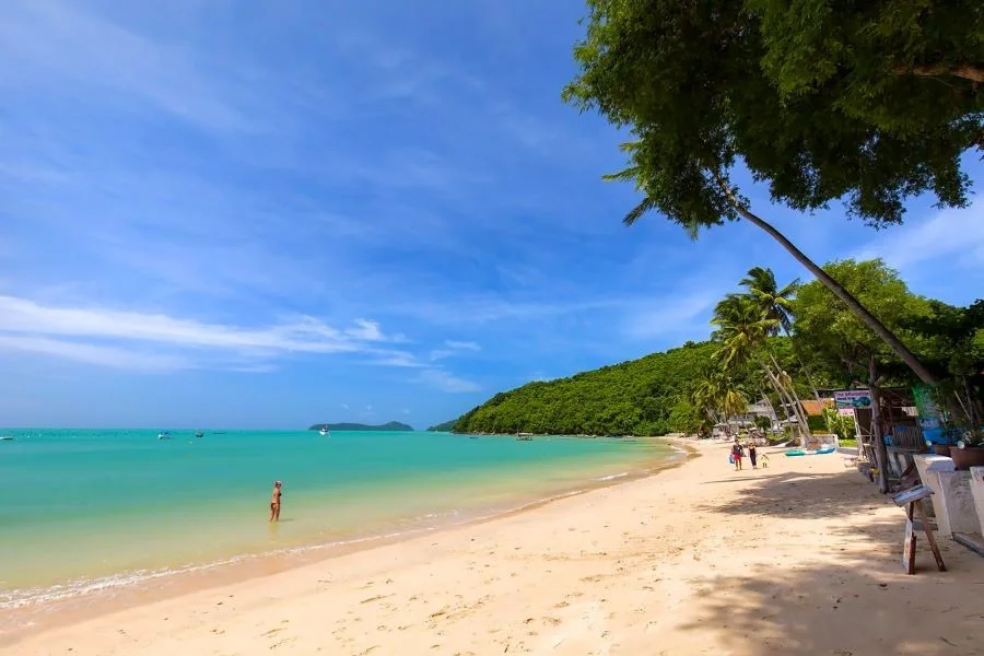 Ao Yon nổi tiếng là một trong những bãi biển đẹp nhất Phuket mà bạn không nên bỏ lỡ