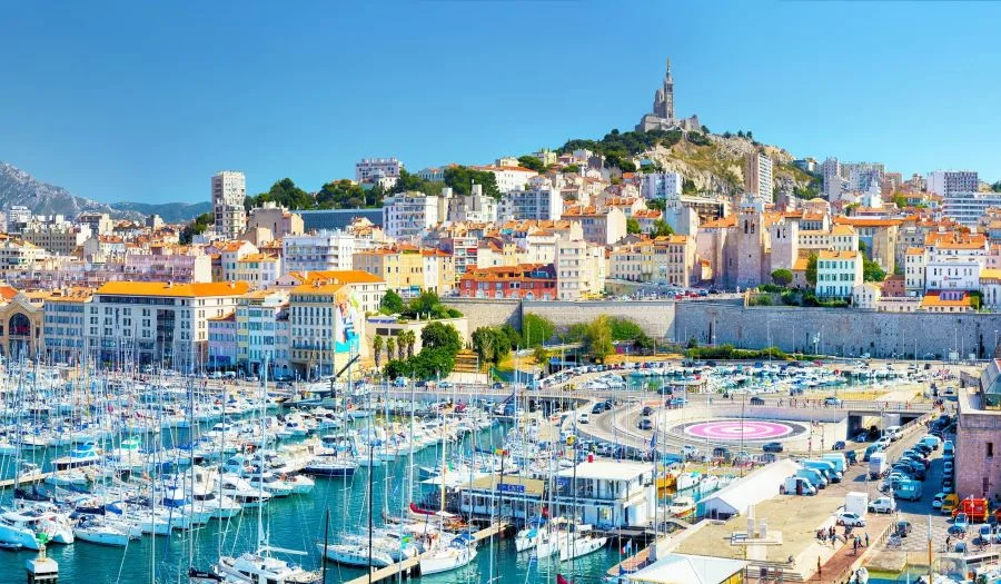 Cảng cổ Vieux được xem là biểu tượng du lịch của thành phố cảng Marseille