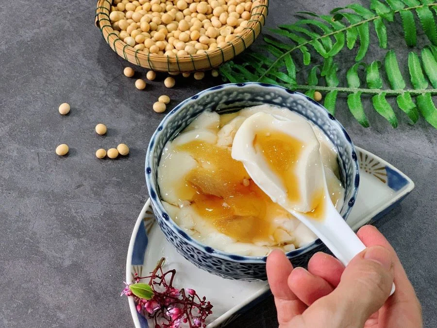Không chỉ thơm ngon và dễ ăn, tào phớ còn có tác dụng bồi bổ cơ thể, hỗ trợ thanh nhiệt, dưỡng khí,... 