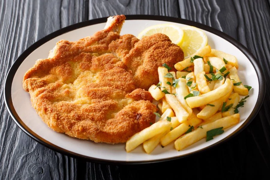 Thịt chiên Milanesa - món ăn cực kỳ phổ biến và được yêu thích tại đất nước Argentina