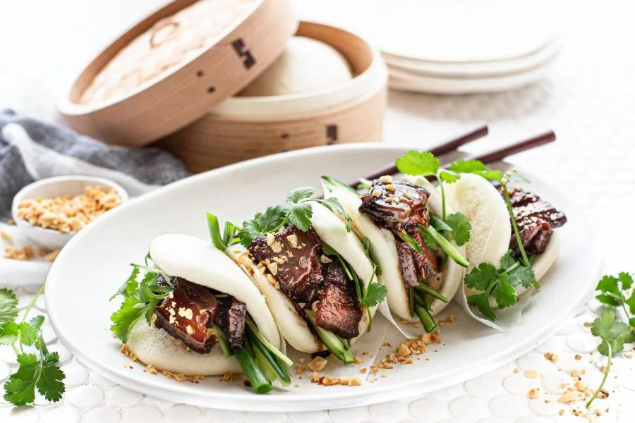 Bánh bao kẹp thịt hay Gua Bao được nhiều người ví von như bánh hamburger phong cách Đài Loan