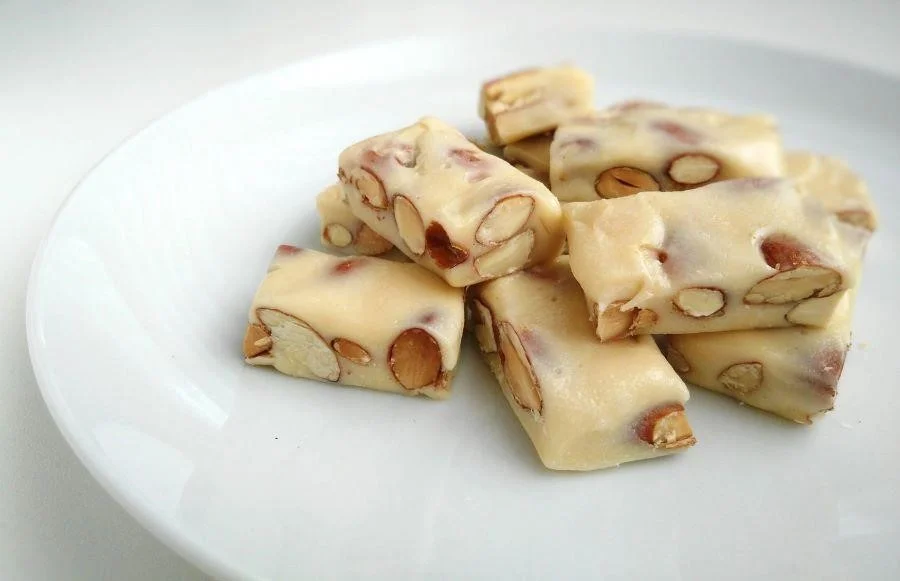 Kẹo đậu phộng thơm ngon, được đóng gói xinh xắn