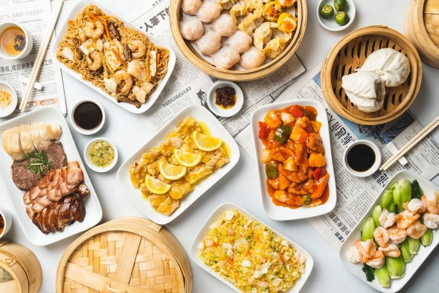 Ẩm thực Trung Quốc đa dạng và phát triển, có sức ảnh hưởng nhất định đến các quốc gia khác trong khu vực