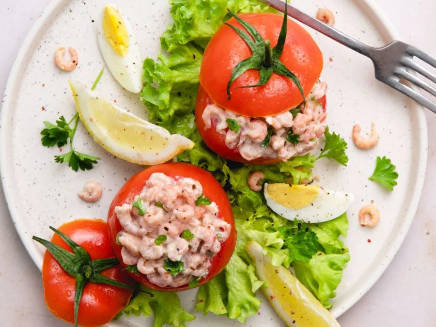 Tomates aux Crevettes Grises là một lựa chọn ẩm thực tuyệt vời vào mùa hè