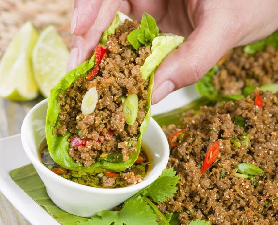 Larb - món gỏi thịt bằm trứ danh bản đồ ẩm thực xứ sở Triệu Voi