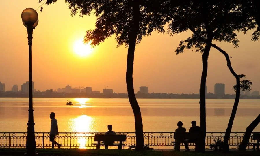 Vẻ đẹp yên bình của Hồ Tây