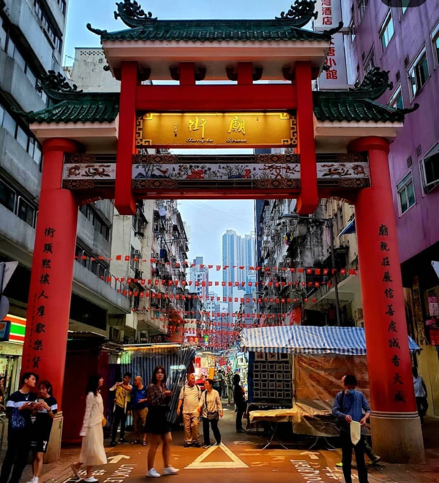 Chợ Temple Street nhộn nhịp, thu hút đông đảo du khách khi đến với Xứ cảng thơm