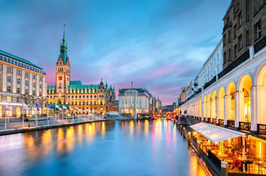 Khung cảnh lung linh, thơ mộng dọc bờ sông Elbe tại Hamburg