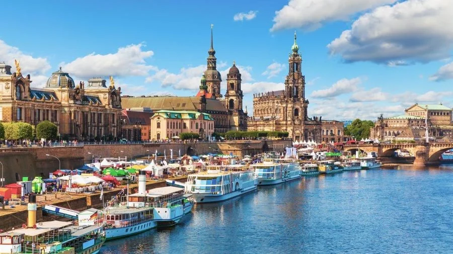 Dresden sở hữu cảnh quan thơ mộng và yên bình làm xao xuyến trái tim biết bao du khách