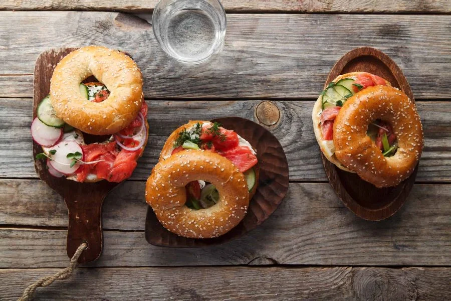 Bánh mì vòng Bagel là loại bánh truyền thống cực kỳ quen thuộc đối với người dân nước Mỹ