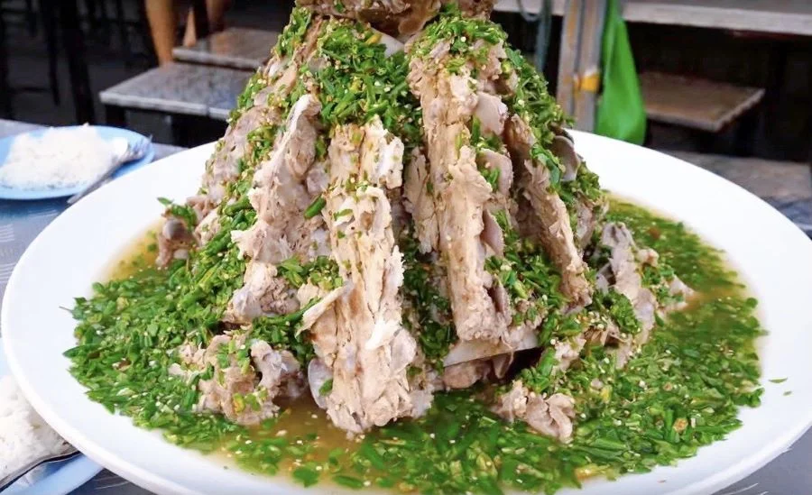 Sườn cay khổng lồ Laeng Saeb với rất nhiều ớt xanh gây tò mò với đông đảo khách du lịch Thái Lan