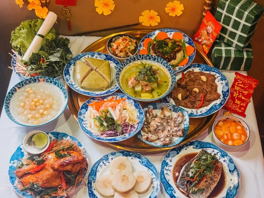 Mâm cơm ngày Tết của người miền Trung với nhiều món ngon hấp dẫn khó cưỡng