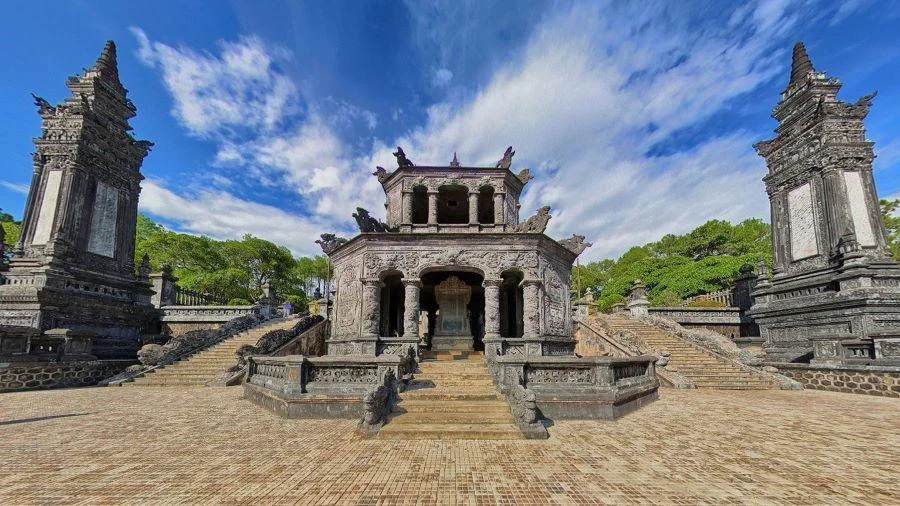 Lăng Khải Định hay Ứng Lăng là di tích trong quần thể di tích cố đô Huế