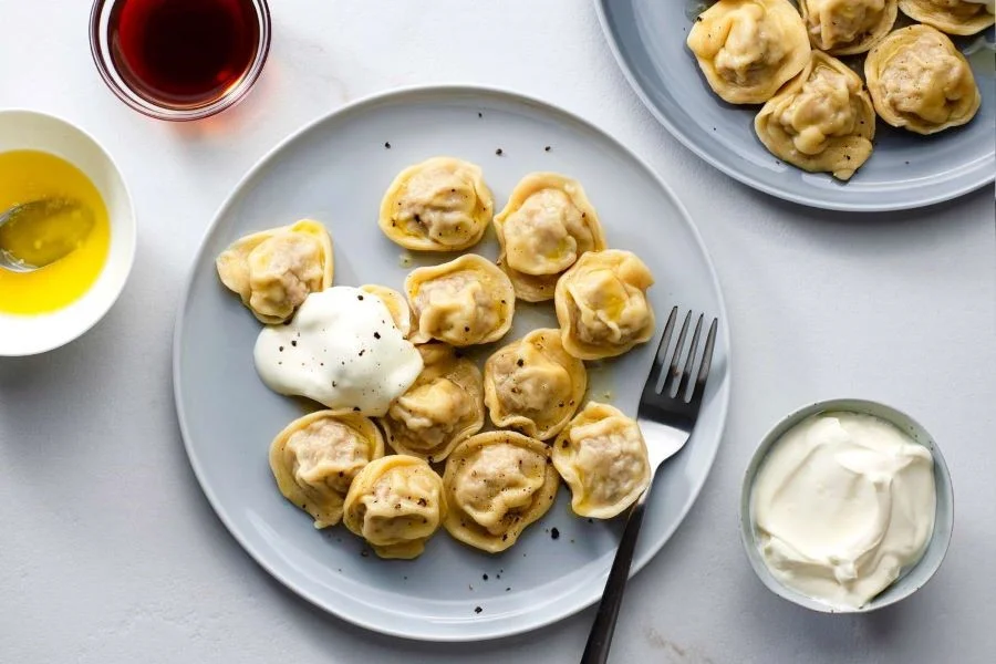 Bánh Pelmeni hay còn có tên gọi khác là “bánh hạnh phúc”