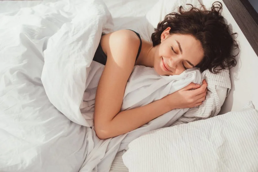 Trước khi đi ngủ, du khách nên tạo thêm một vài tiếng động trong phòng 
