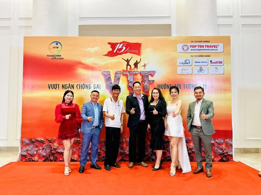 Đại Diện Ban lãnh Đạo Cấp Cao Top Ten Travel tham gia buổi tiệc có Ông Dương Bá Hưng, Ông Nguyễn Văn Toàn và Bà Hoàng Minh Nhi