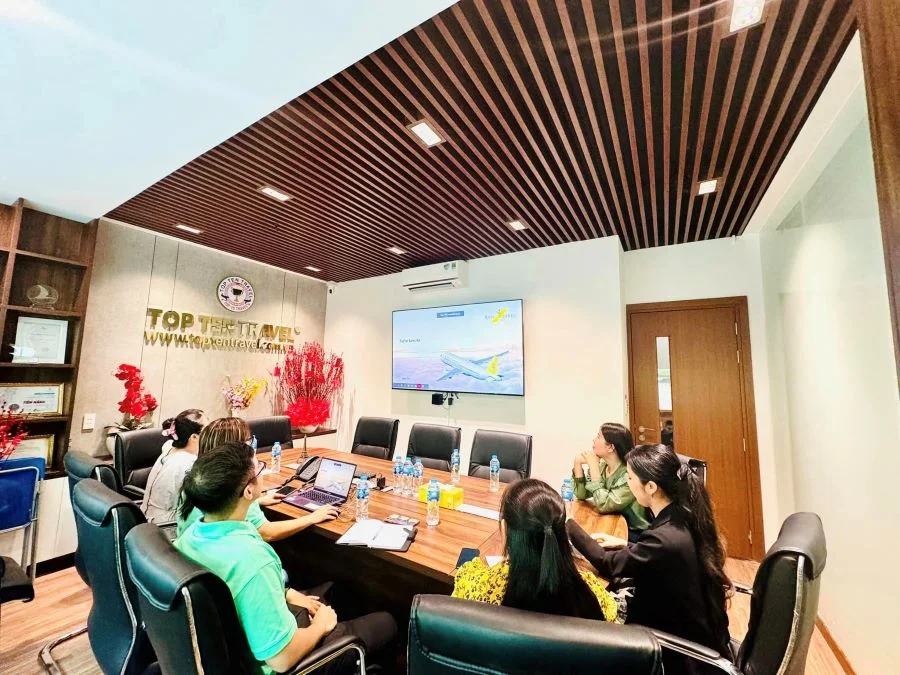 Buổi làm việc của Royal Brunei Airlines ngay tại trụ sở Công Ty Top Ten Travel
