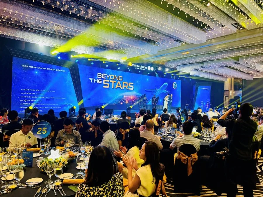 Top Ten Travel là Khách mời trong đêm tiệc VIP của VietNam Airlines