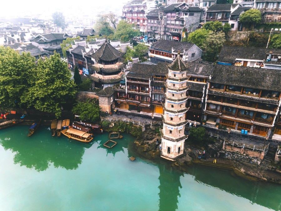 Du Lịch Trung Quốc: Khám Phá Phượng Hoàng Cổ Trấn 5N4D