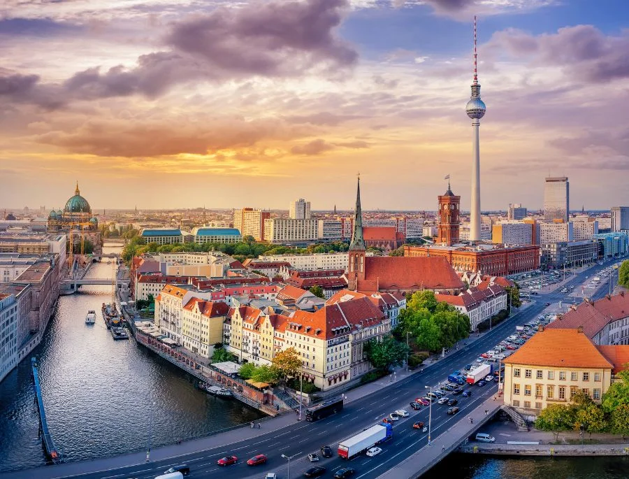 Toàn cảnh thủ đô Berlin nhìn từ trên cao trong buổi chiều hoàng hôn