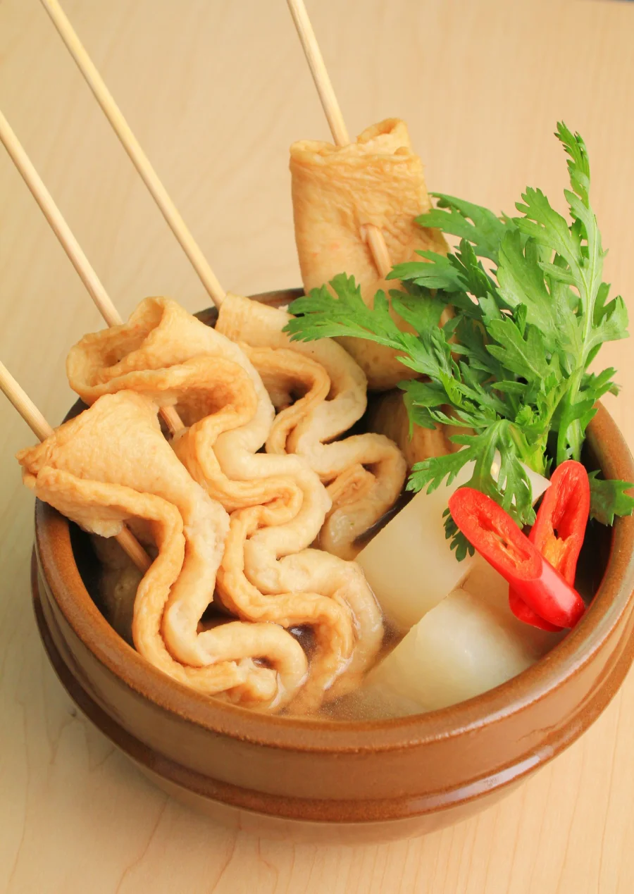 Vị ngọt thanh của cá, vị cay nhẹ của ớt, hòa quyện cùng vị đậm đà của nước dùng tạo nên một hương vị khó quên