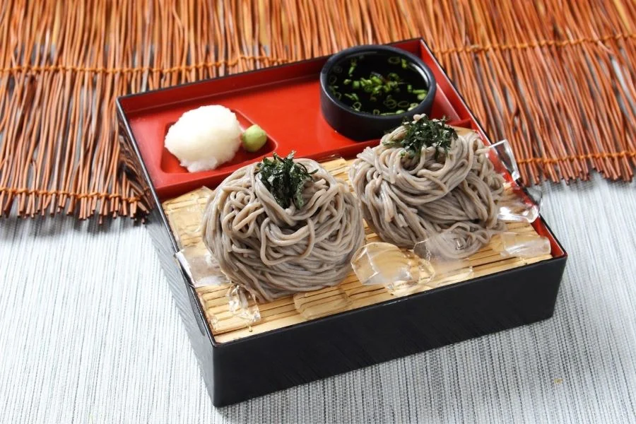Các thành viên trong gia đình sẽ cùng nhau thưởng thức món mì Toshikoshi soba truyền thống như một lời chúc sức khỏe