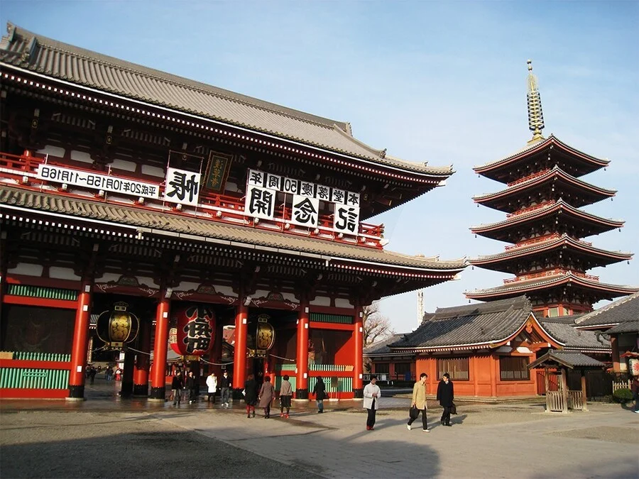 Ngôi đền nổi bật giữa lòng Tokyo nhộn nhịp