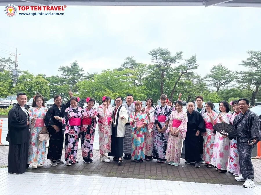 Hình ảnh du khách tham gia các tour Nhật Bản của Top Ten Travel