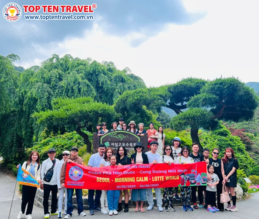Đoàn khách Top Ten Travel tham quan du lịch Hàn Quốc