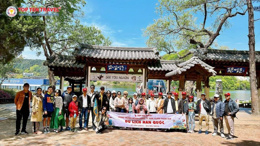 Đoàn khách Top Ten Travel tham quan du lịch Hàn Quốc