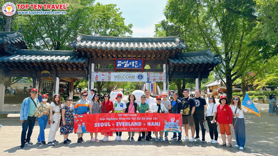 Đoàn khách Top Ten Travel tham quan du lịch Hàn Quốc