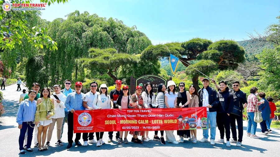 Đoàn khách Top Ten Travel tham quan du lịch Hàn Quốc