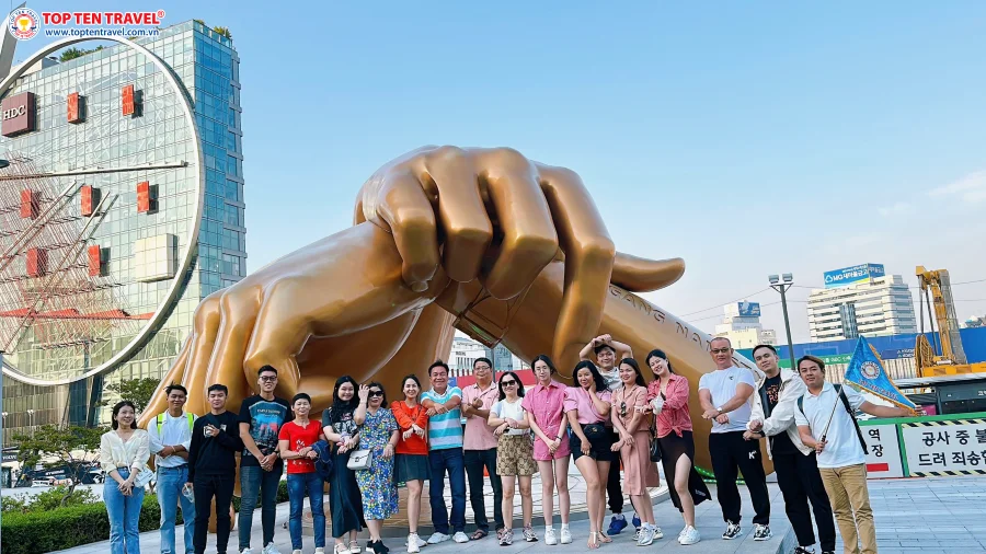 Đoàn khách Top Ten Travel tham quan du lịch Hàn Quốc