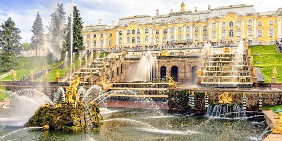 Đại Thác Nước Grand Cascade - biểu tượng của Cung điện Mùa Hè Peterhof