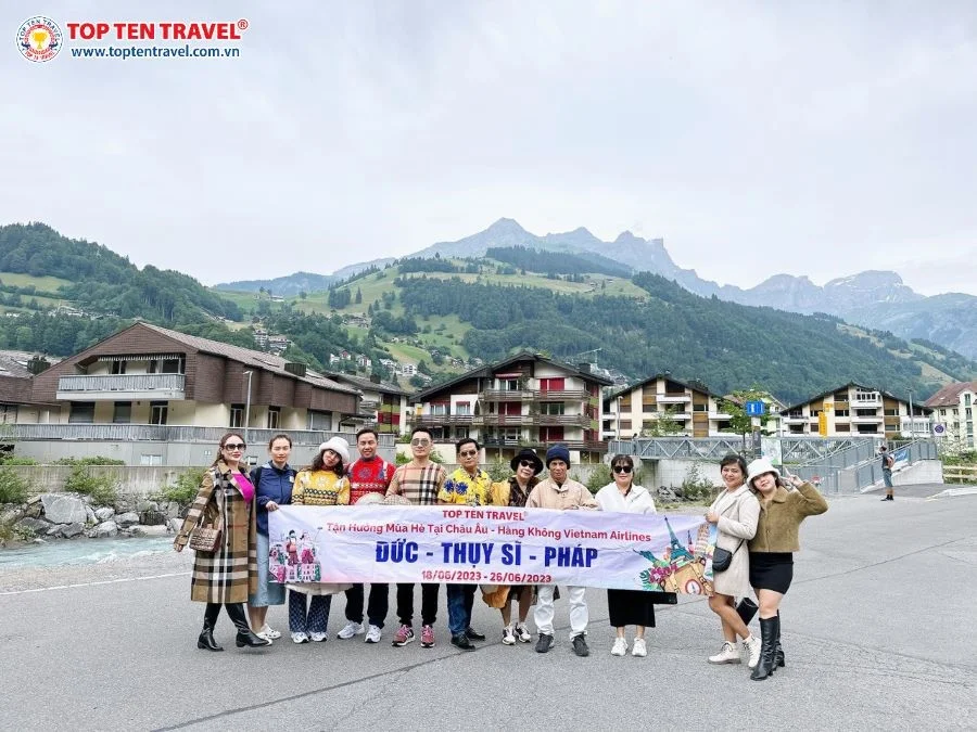 Khách yêu nhà Top Ten thả dáng bên trời Âu