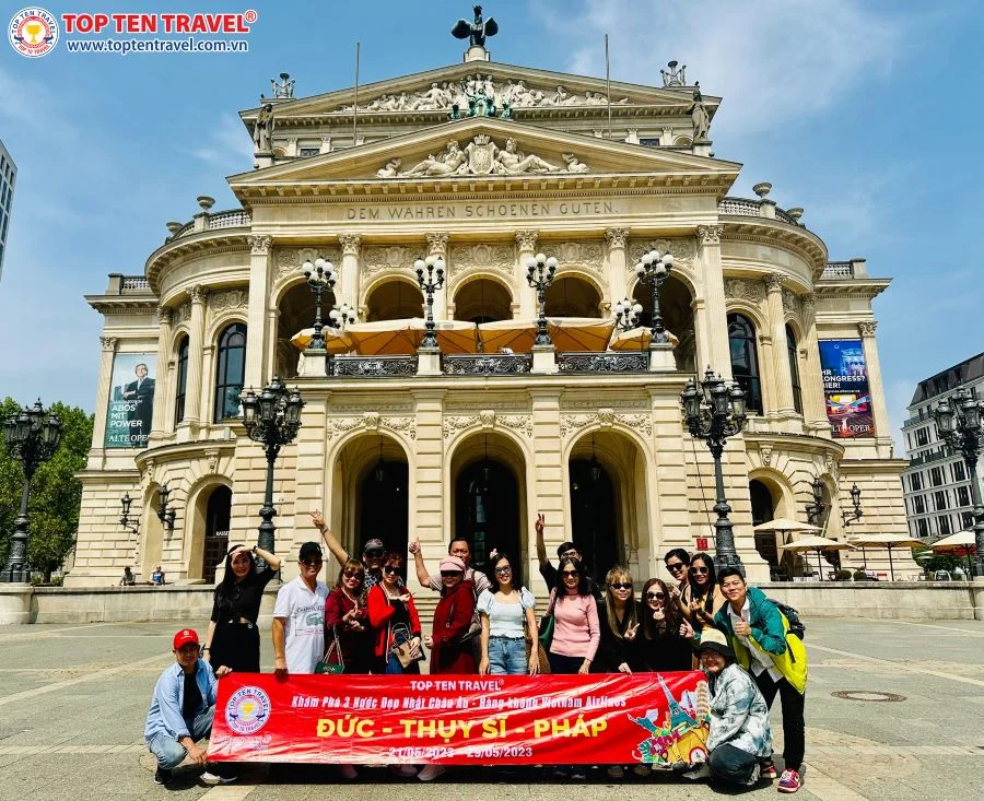 Đoàn khách tham gia hành trình tour 3 nước Đức - Thụy Sĩ - Pháp