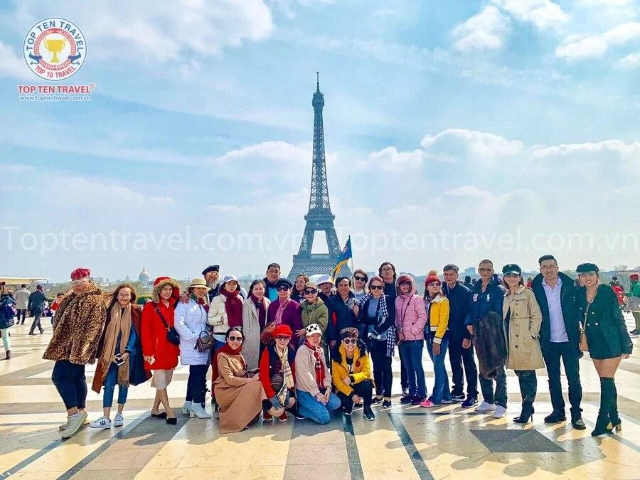 Hình ảnh khách tham gia hành trình tour Châu Âu 5 nước của Top Ten Travel