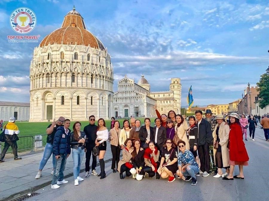 Hình ảnh khách tham gia hành trình tour Châu Âu 5 nước của Top Ten Travel