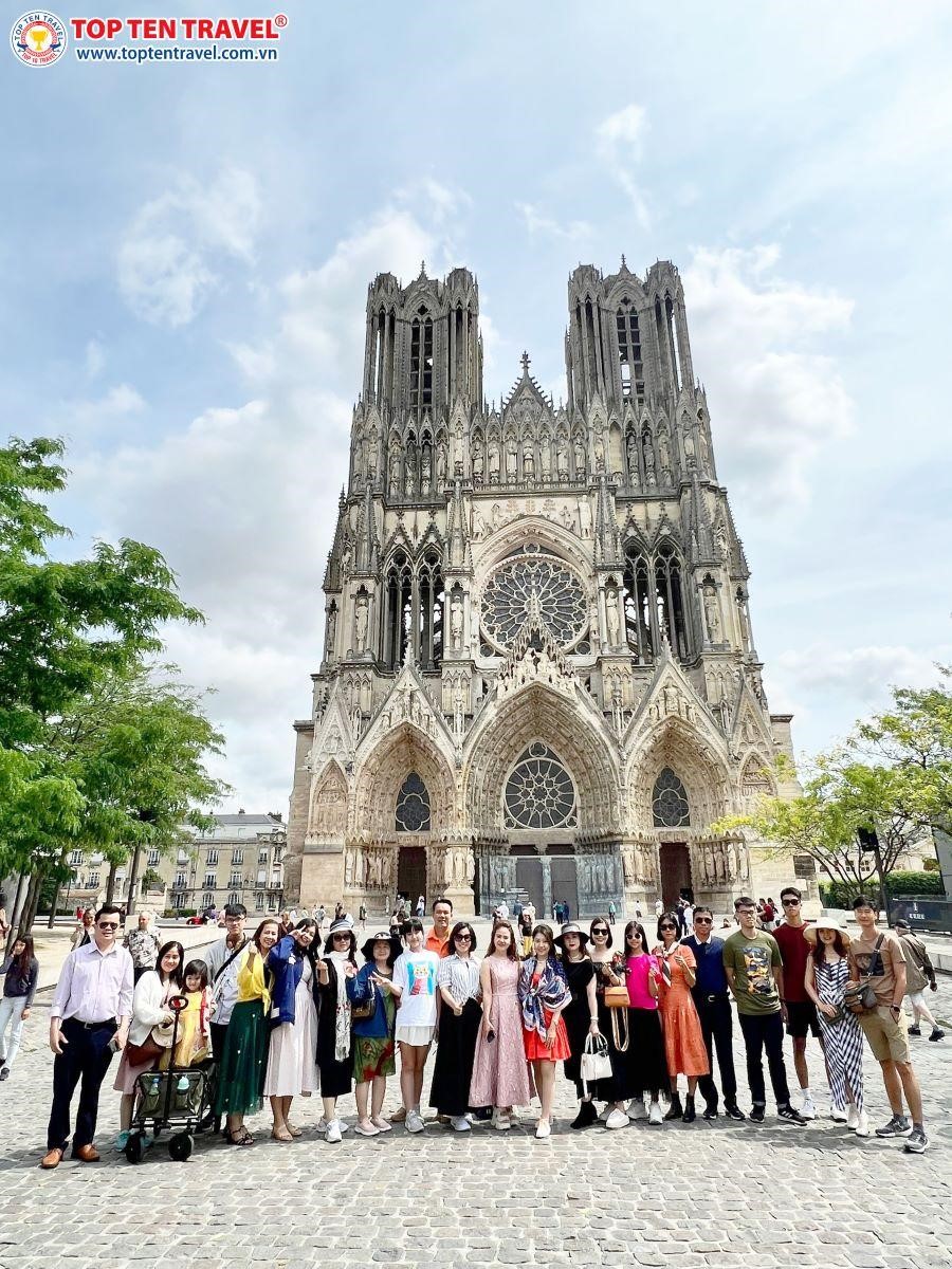 Hình ảnh khách tham gia hành trình tour Châu Âu 5 nước của Top Ten Travel